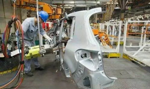 走進上汽大眾 探訪汽車工廠，感受精益造車的智慧與魅力